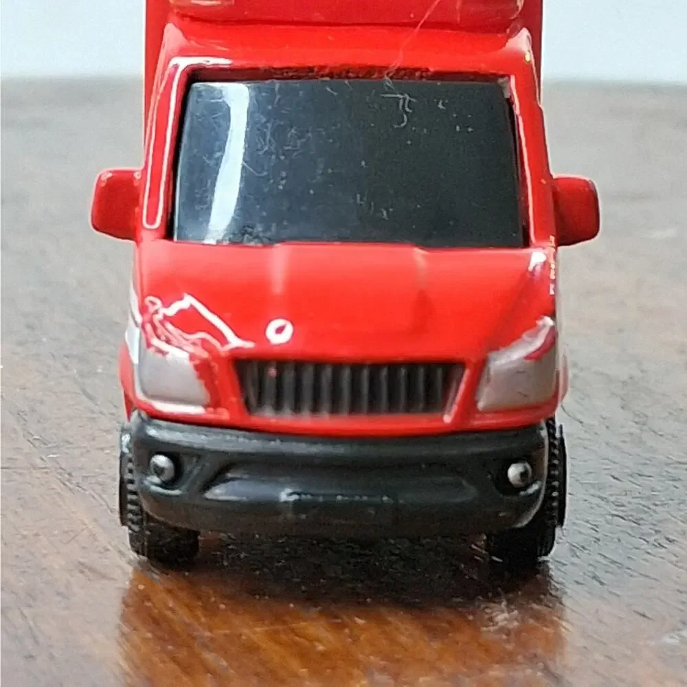 Maisto Adventure Force 1:64 Scale Toy Eastvale‎ Fire & Rescue Ambulance Red